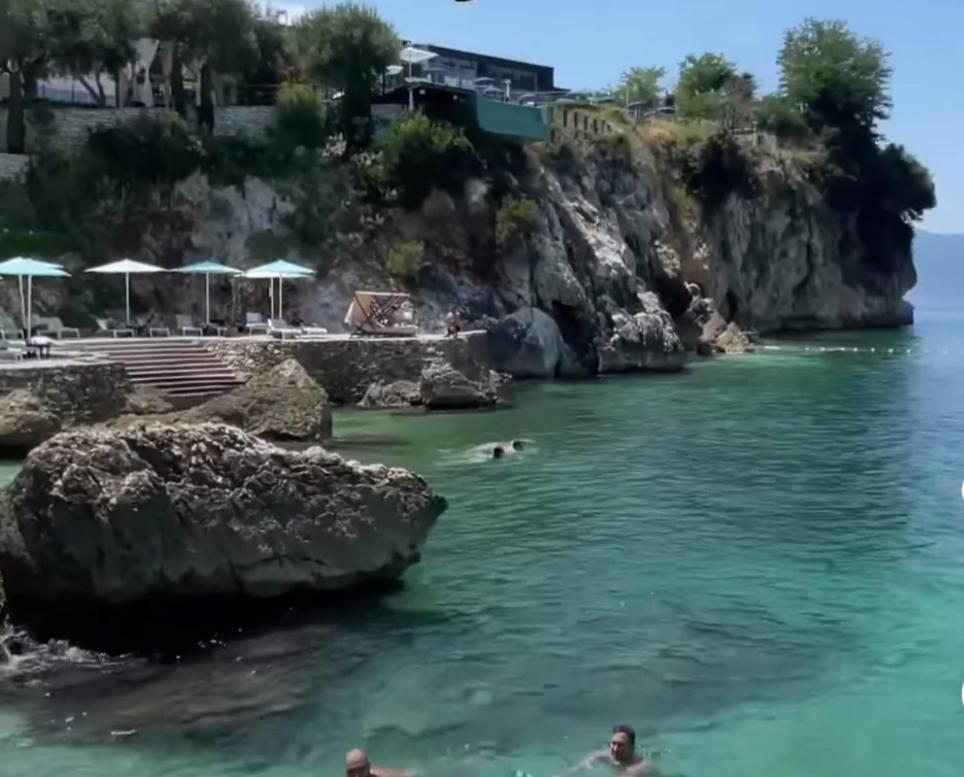 Artemis Beach House Vlorë Buitenkant foto
