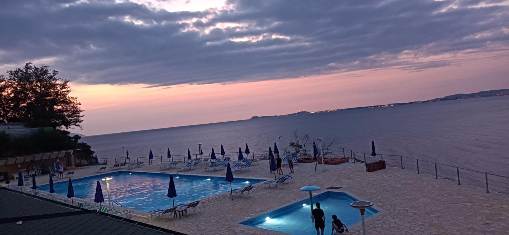 Artemis Beach House Vlorë Buitenkant foto