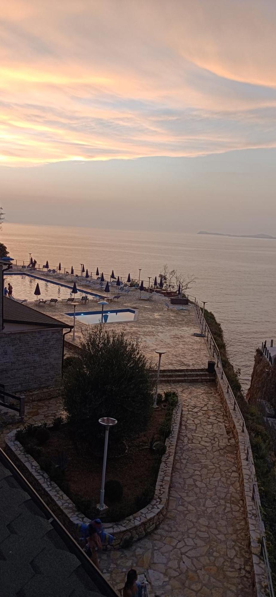 Artemis Beach House Vlorë Buitenkant foto