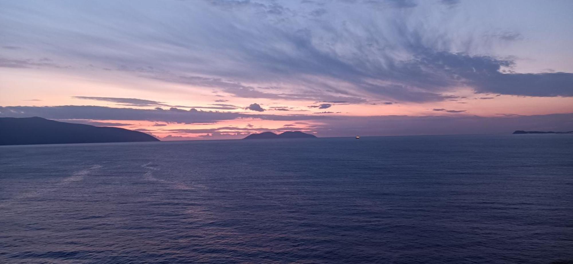 Artemis Beach House Vlorë Buitenkant foto