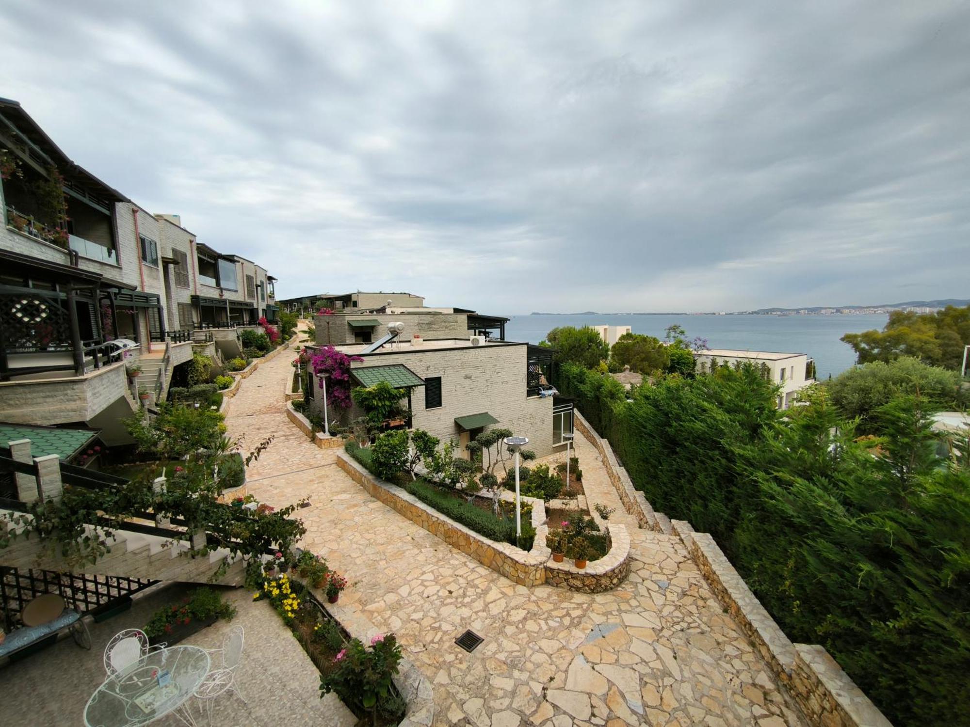Artemis Beach House Vlorë Buitenkant foto