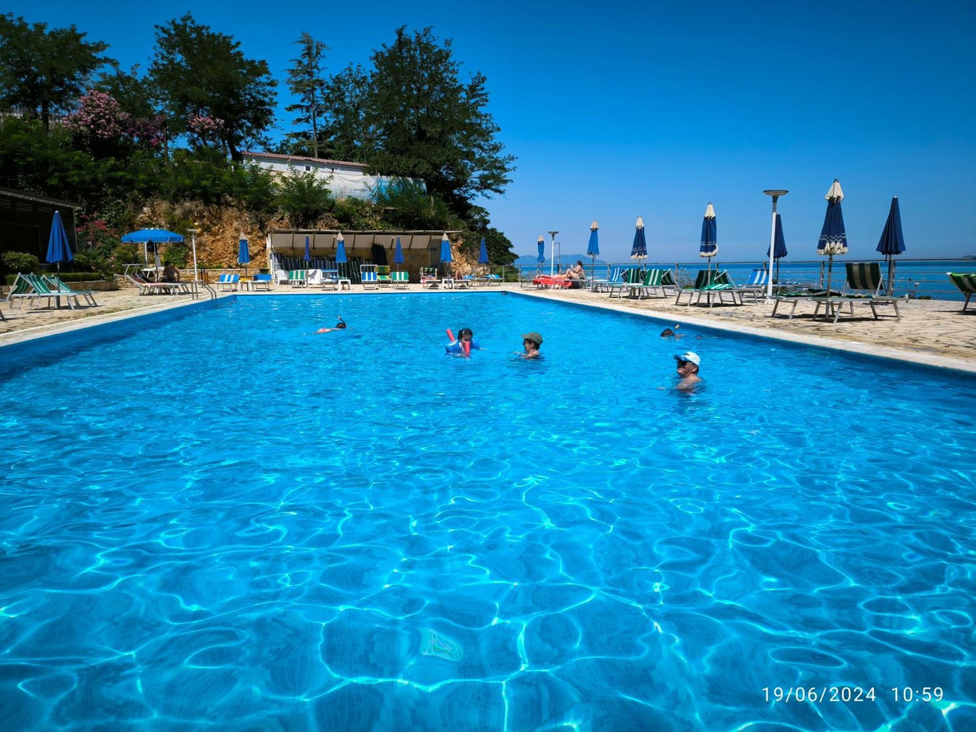 Artemis Beach House Vlorë Buitenkant foto