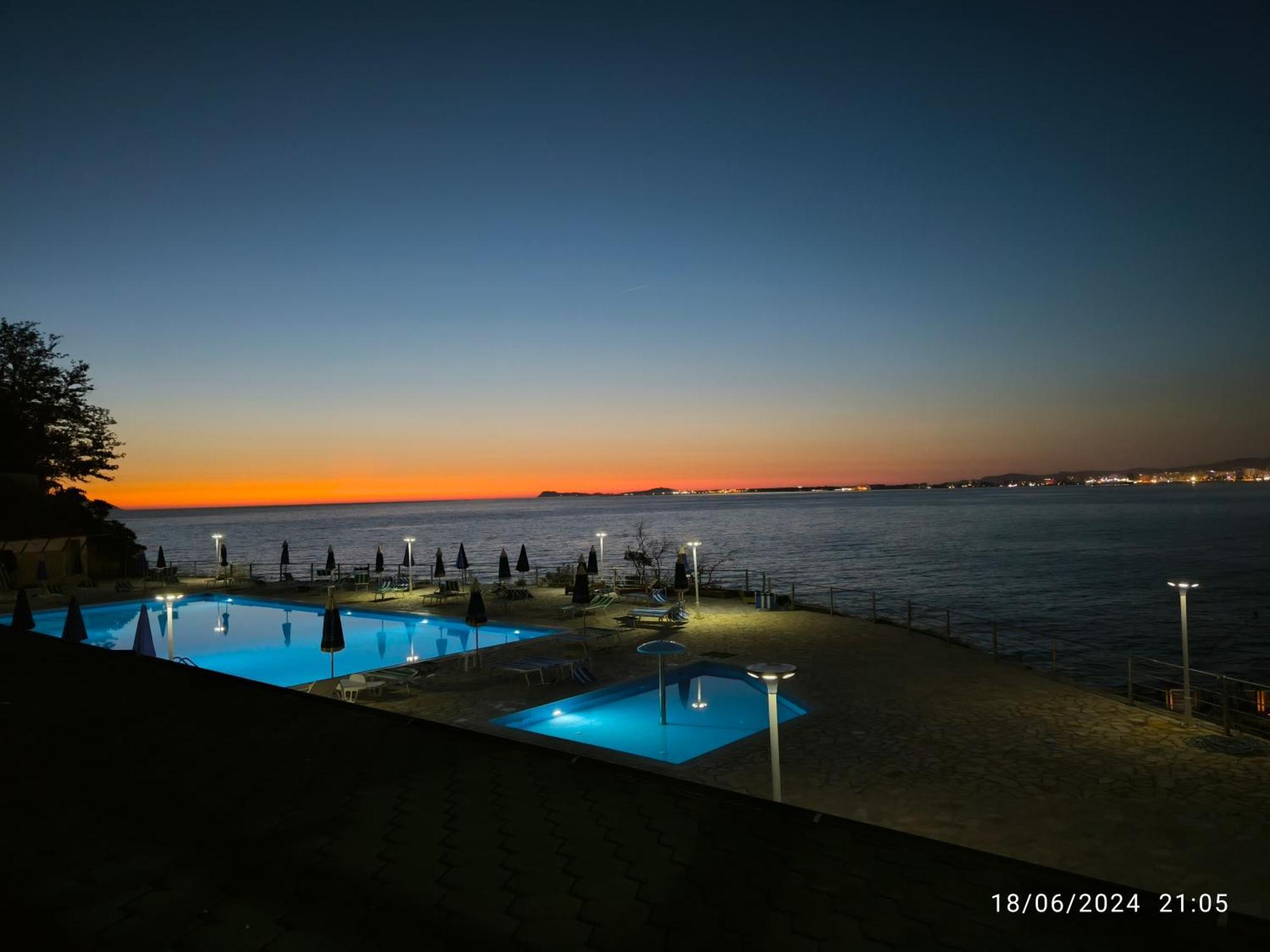 Artemis Beach House Vlorë Buitenkant foto