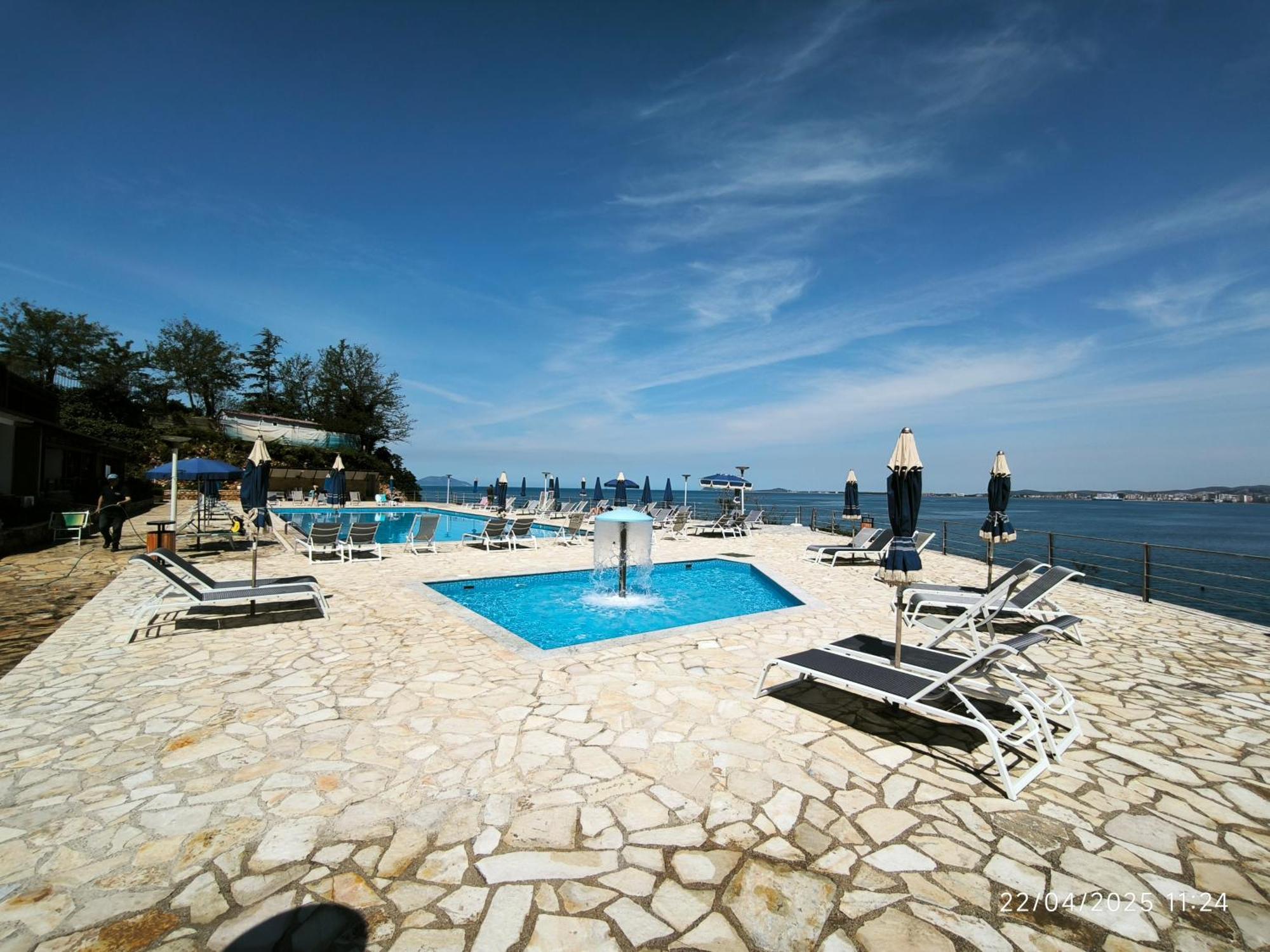 Artemis Beach House Vlorë Buitenkant foto